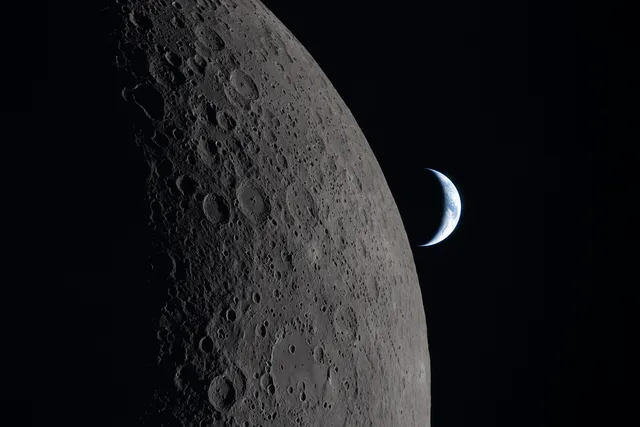 Artemis wallpaper: Capturing the Details of the Moon and the Beauty of Earth